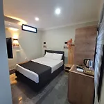 Garden Hotel *